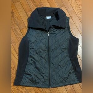 Women’s Columbia Black Quilted Vest size Large